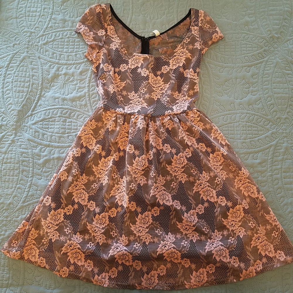 Baby doll lace dress with pink roses